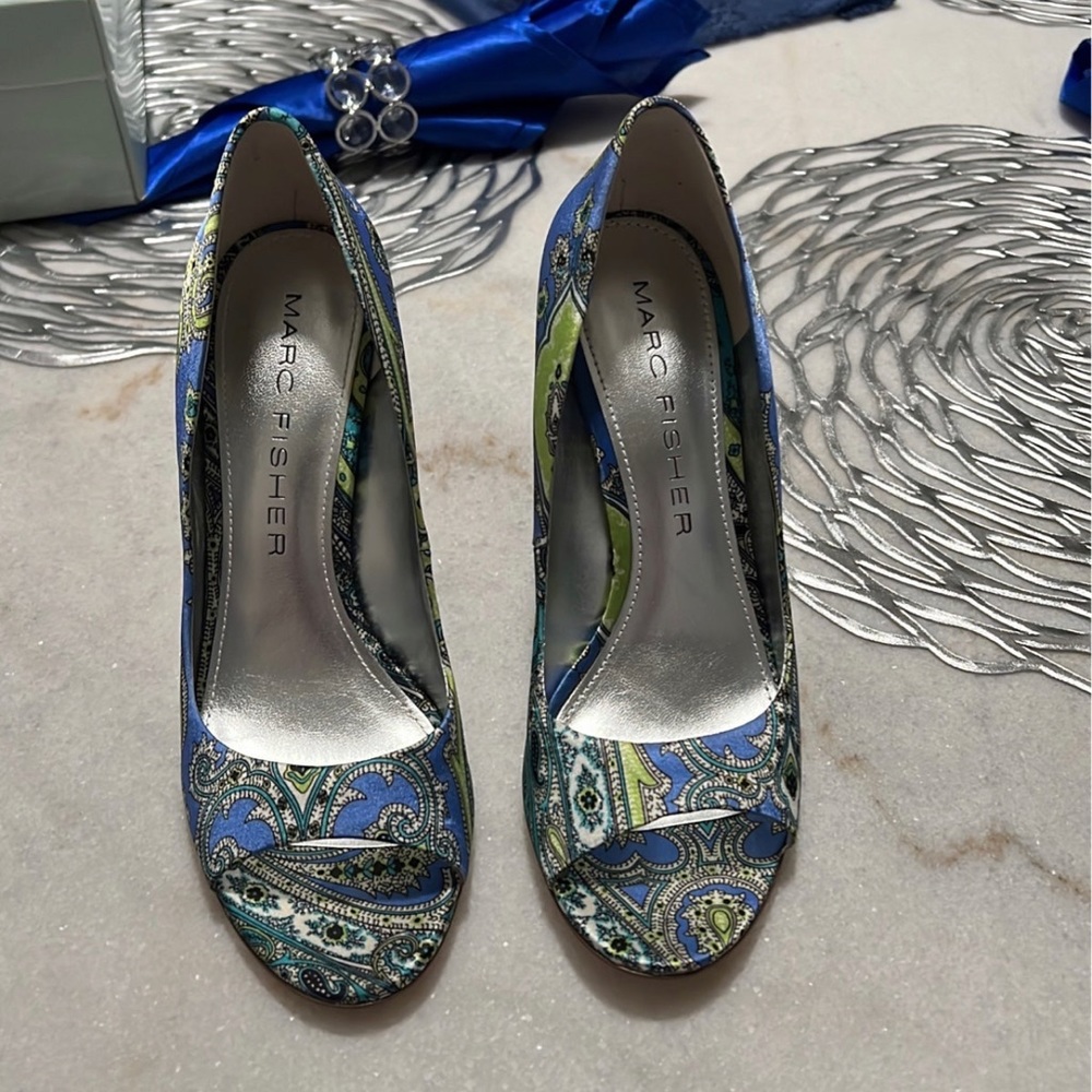 Marc Fisher Parsley 7.5M 4 inch open toe heels.
